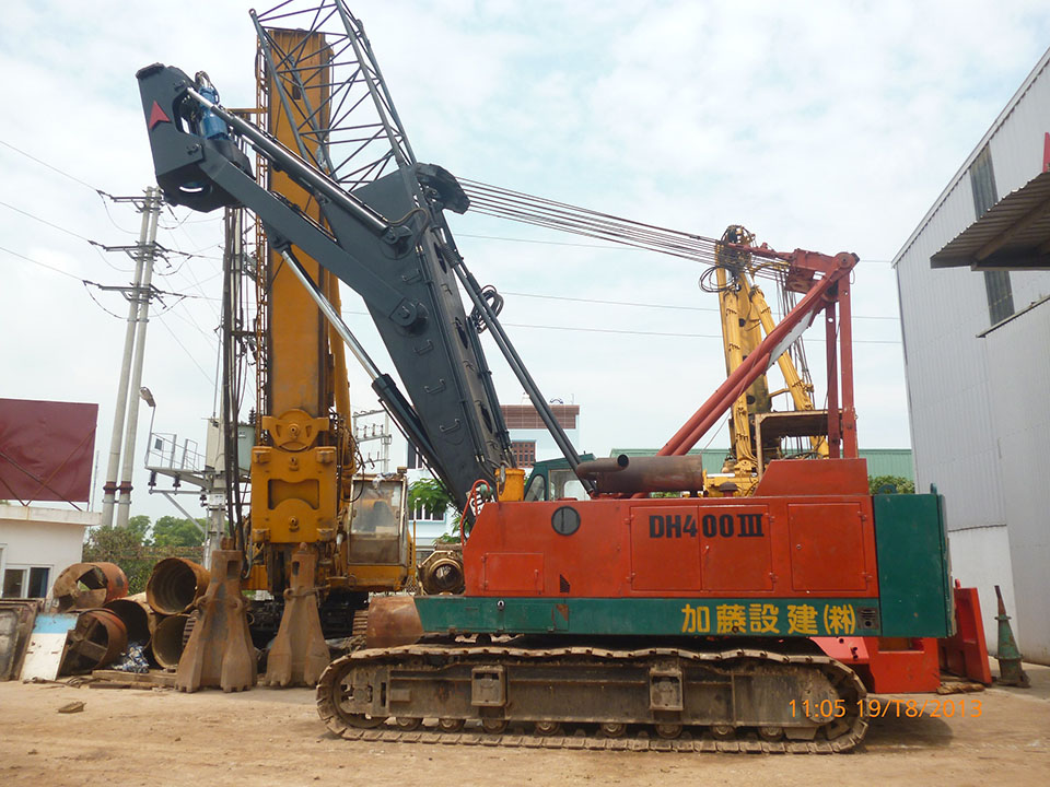Earth drilling rig D6ED